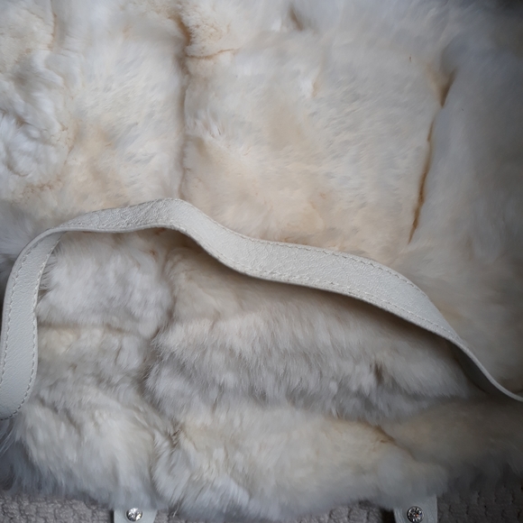 Price drop! Must go. Gorgeous paola by Pdl white fur handbag very good condition - Picture 12 of 14